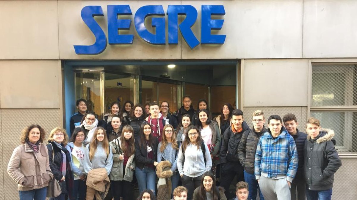 Foto de grup a la porta de SEGRE.