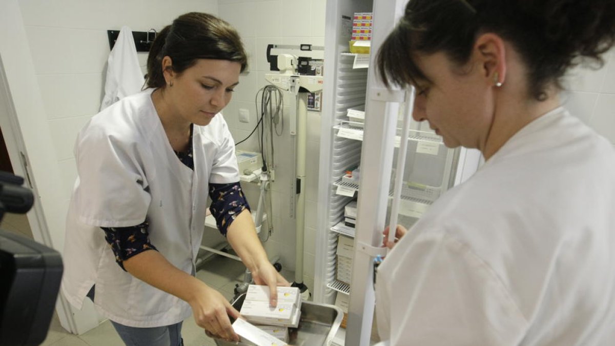 Dosi de la vacuna ahir al CAP de l’Eixample de Lleida.