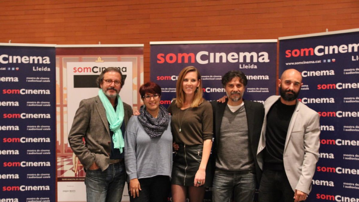 Pep Munné, la directora del Som Cinema, Anna M. Bofarull, Elisabet Terri, José Pozo i Alain Hernández, ahir al Teatre de l’Escorxador.