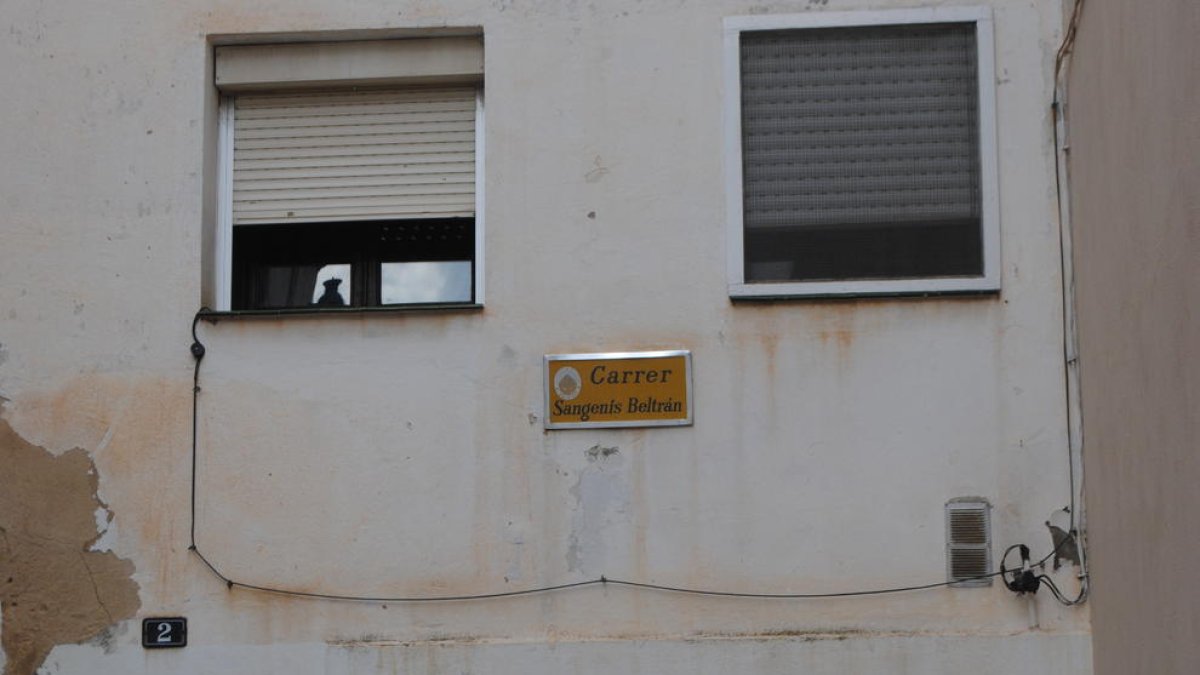 Una placa amb el nom de Sangenís Bertran en aquest carrer de Vilanova de Bellpuig, al Pla d’Urgell.
