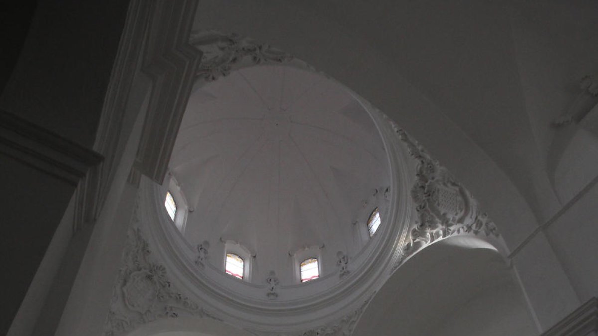 L’antiga església, amb la cúpula amb vitralls, serà el menjador.