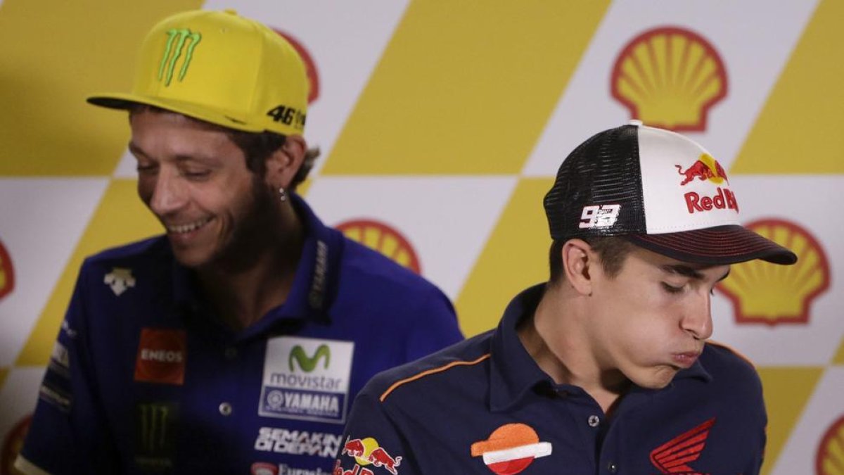 Valentino Rossi i Marc Màrquez, ahir durant la roda de premsa prèvia al Gran Premi de Malàisia.