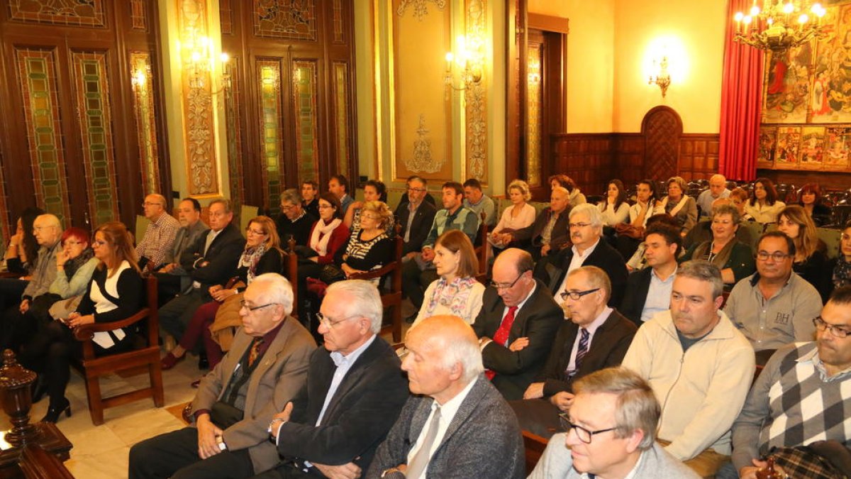 Imatge de l’acte de firma dels convenis anuals entre la Paeria i les entitats veïnals.