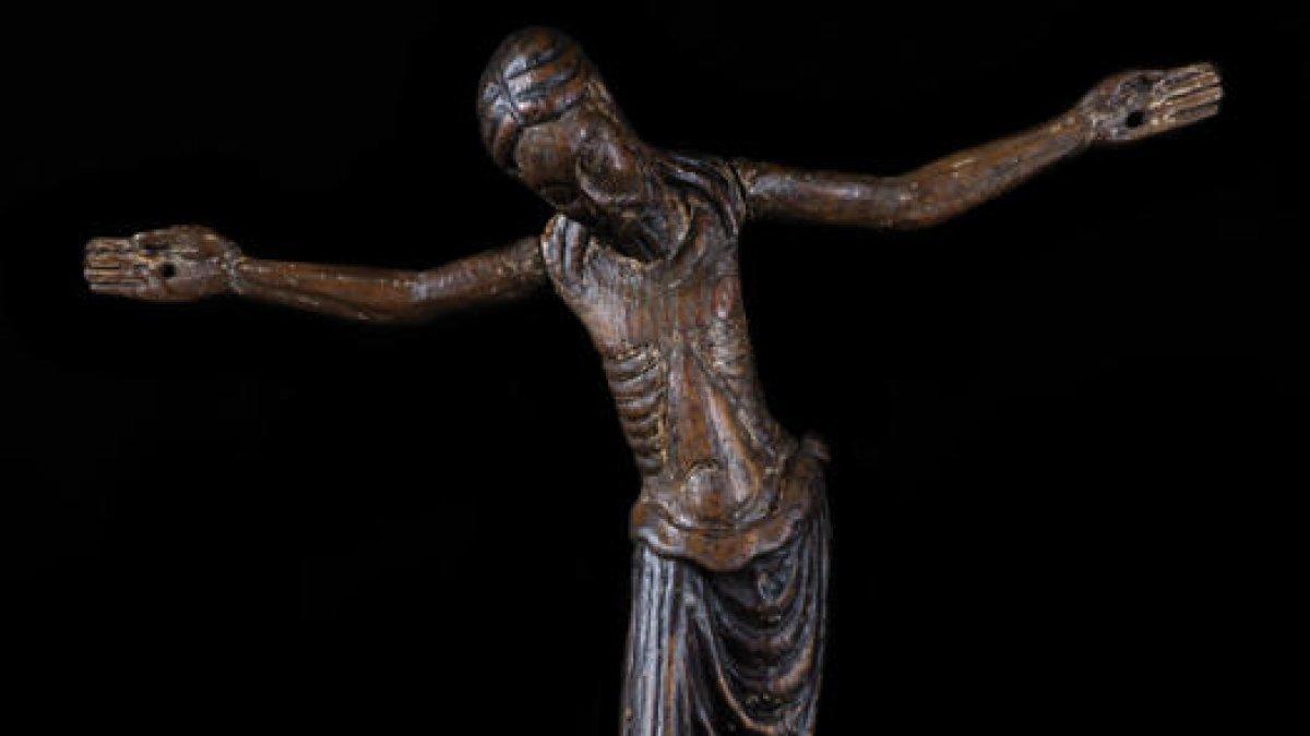 El crist d’Erill, del segle XIII, venut        per 12.000 euros.