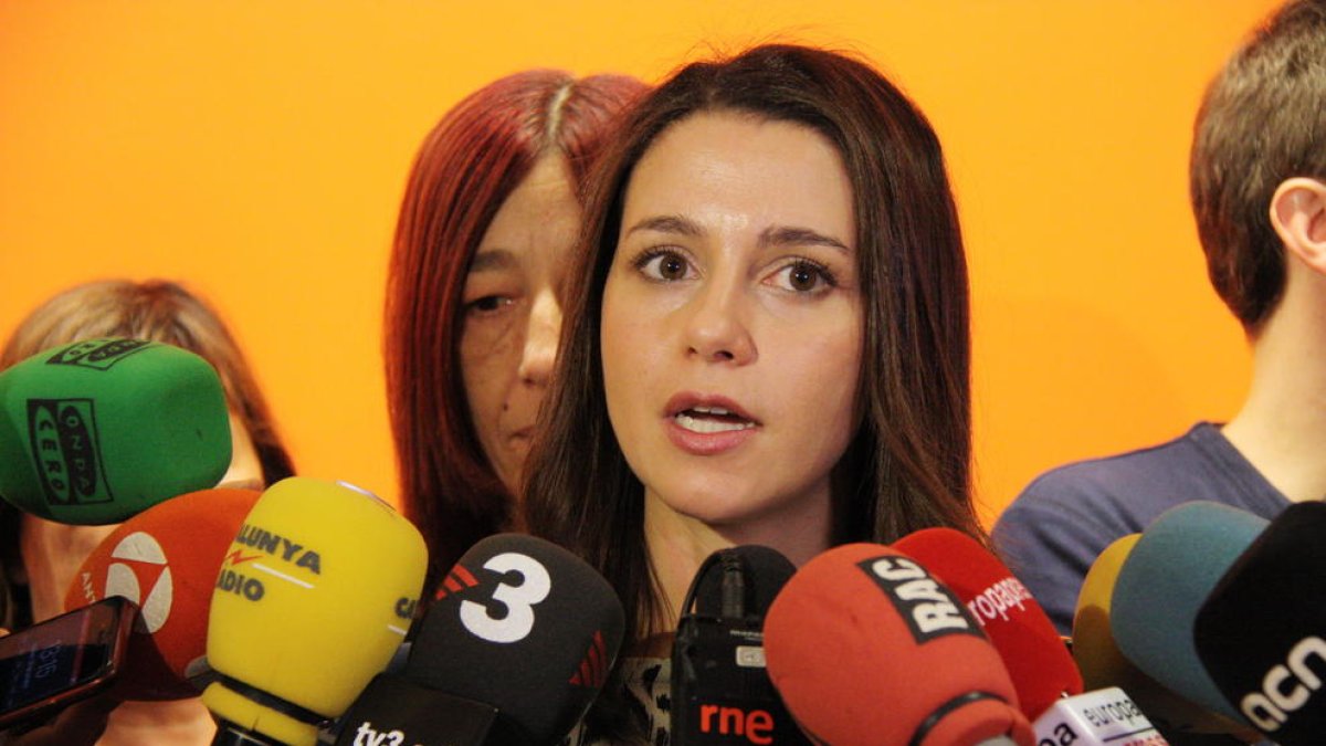 Inés Arrimadas, ahir, a la seu del partit.