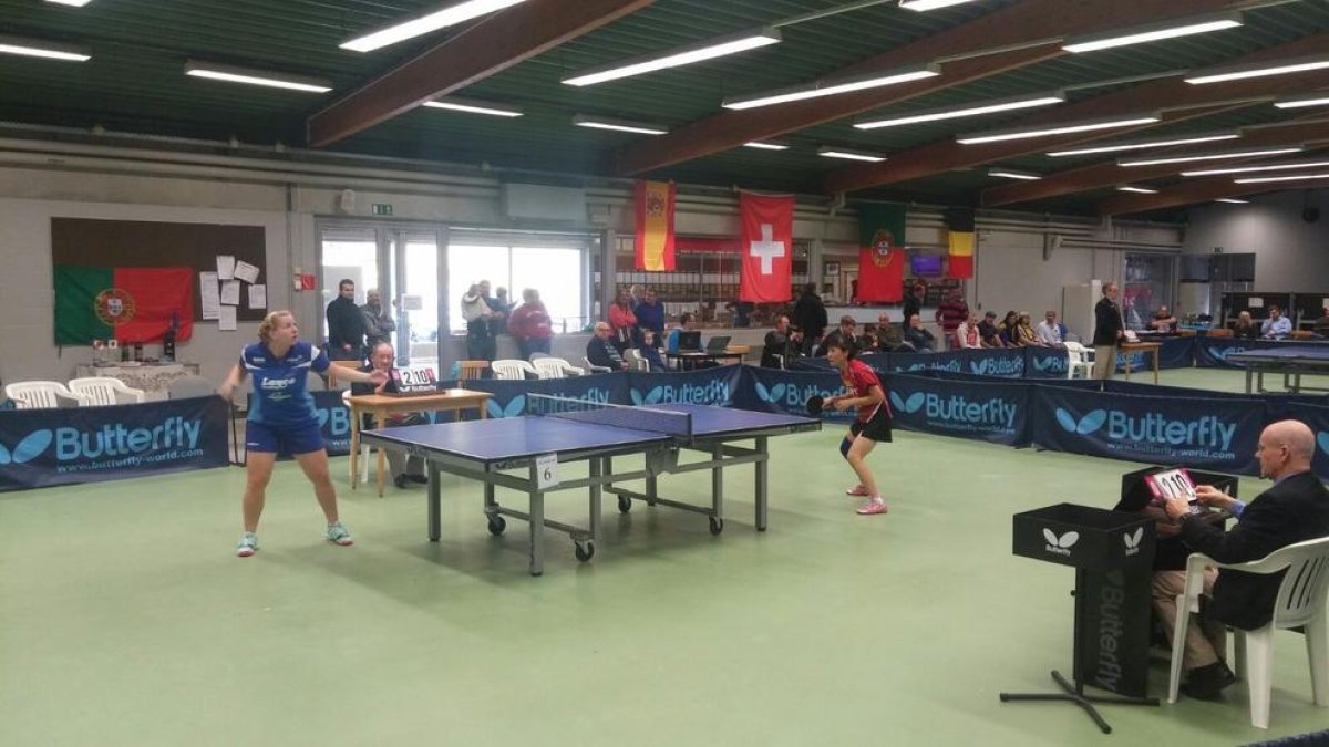 Un dels partits disputats ahir pel Villart Logístic davant de les suïsses del Luzern.