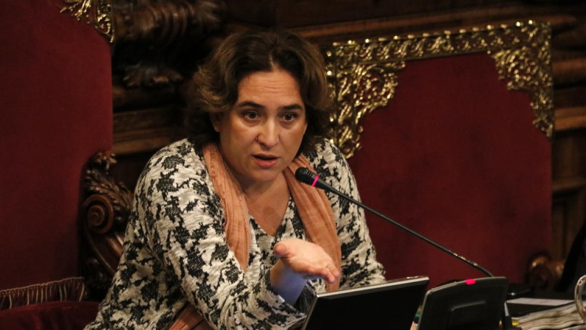 Ada Colau durant el ple del 28 d’octubre.