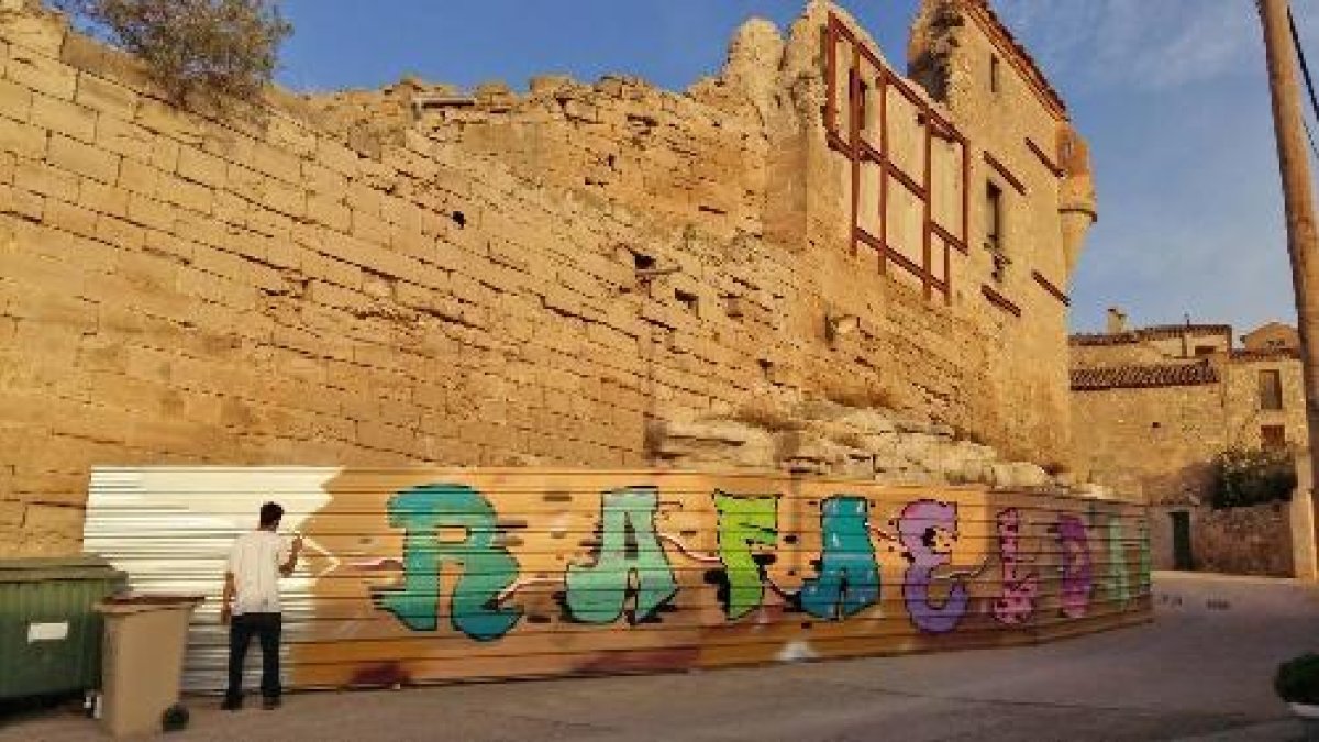 L’artista Bruno Galatti ha pintat un grafiti sobre el baró.