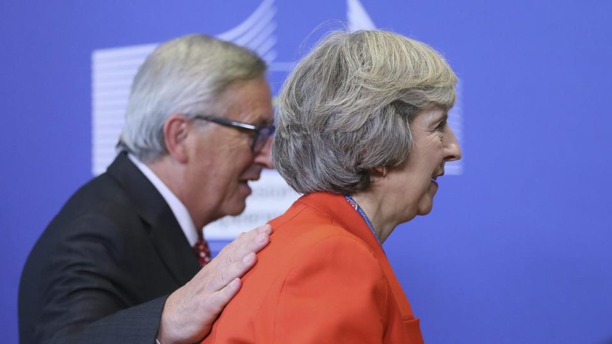 Juncker i May, ahir a Brussel·les.