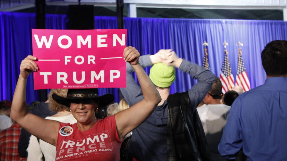 Una simpatitzant de Trump durant el míting d’ahir de l’esposa del magnat a Pennsilvània.