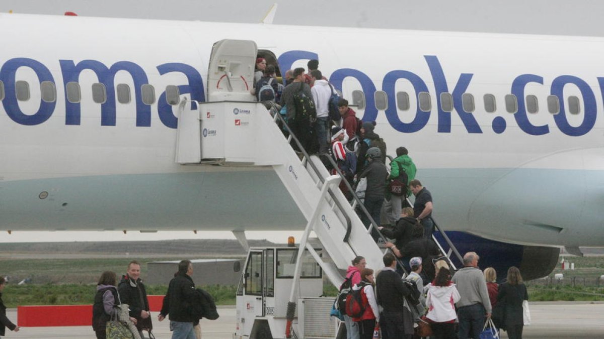 Imatge d’arxiu d’un dels vols d’hivern de Neilson a l’aeroport d’Alguaire.