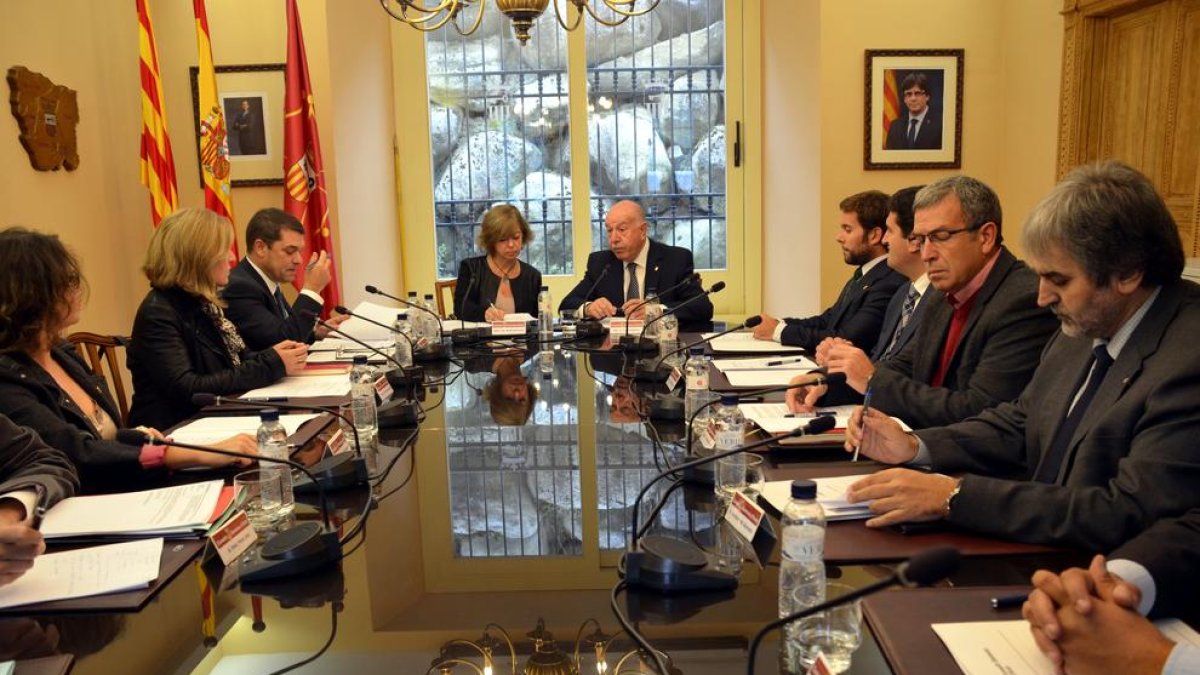 La firma del acuerdo de financiación del Conselh de este año.