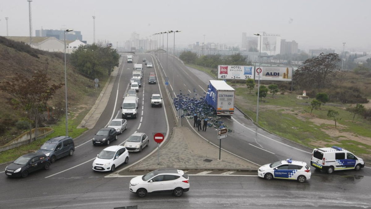 Tallen més de 2 hores un tram de l’LL-11 per un accident