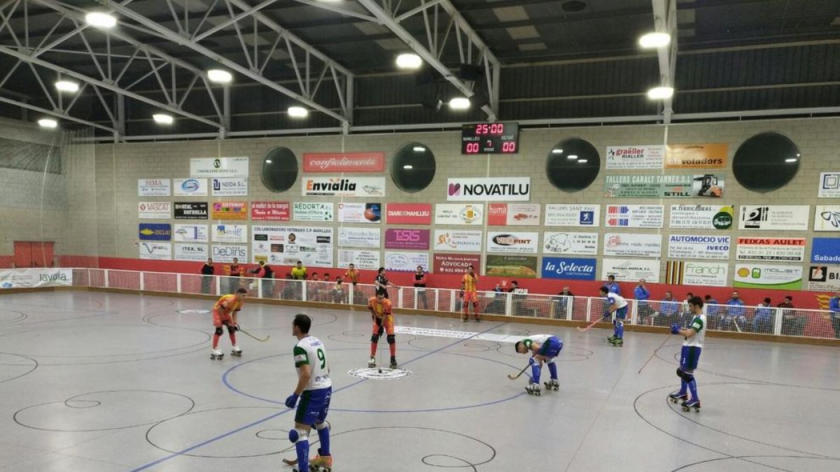Un moment del partit d’ahir, en el qual l’ICG Software va arrancar un punt al Manlleu.