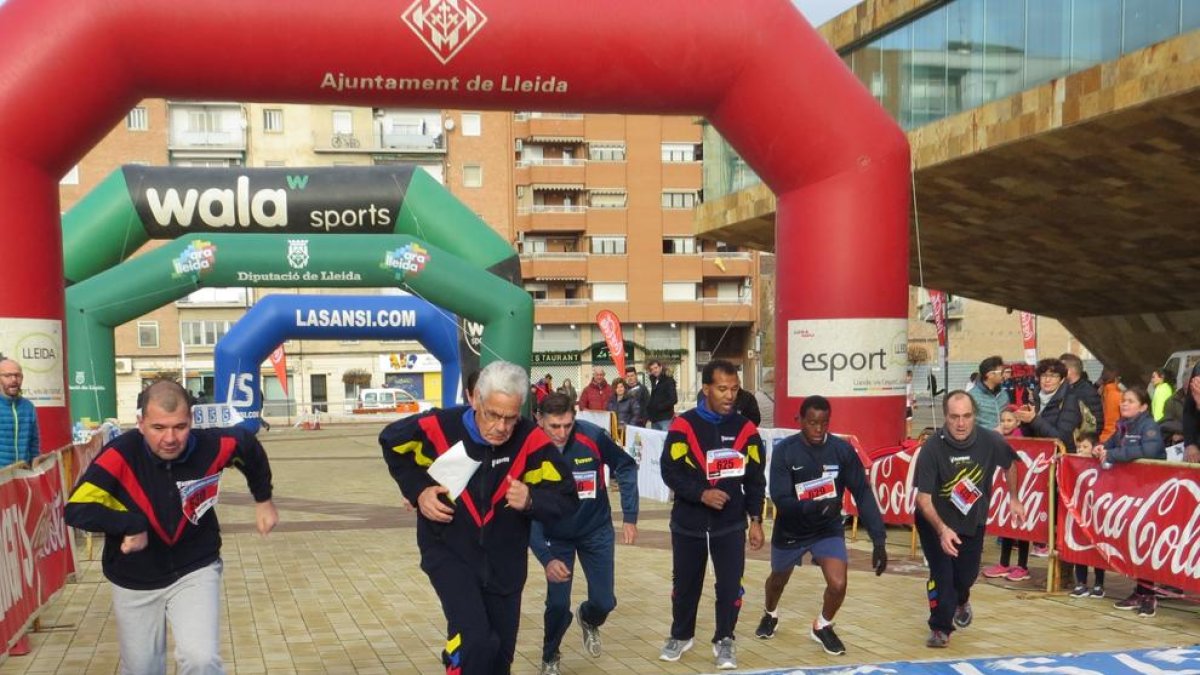 La carrera, que va comptar amb participants dels Special Olympics, va tenir la Llotja com a punt de sortida i arribada i va recórrer altres punts emblemàtics de la ciutat.