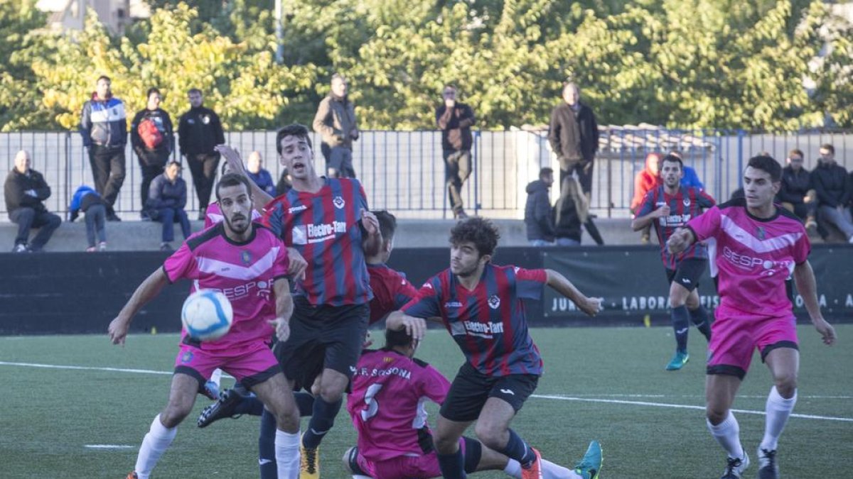 La UE Tàrrega i el Solsona es van repartir els punts en un partit molt intens i amb moltes alternatives.