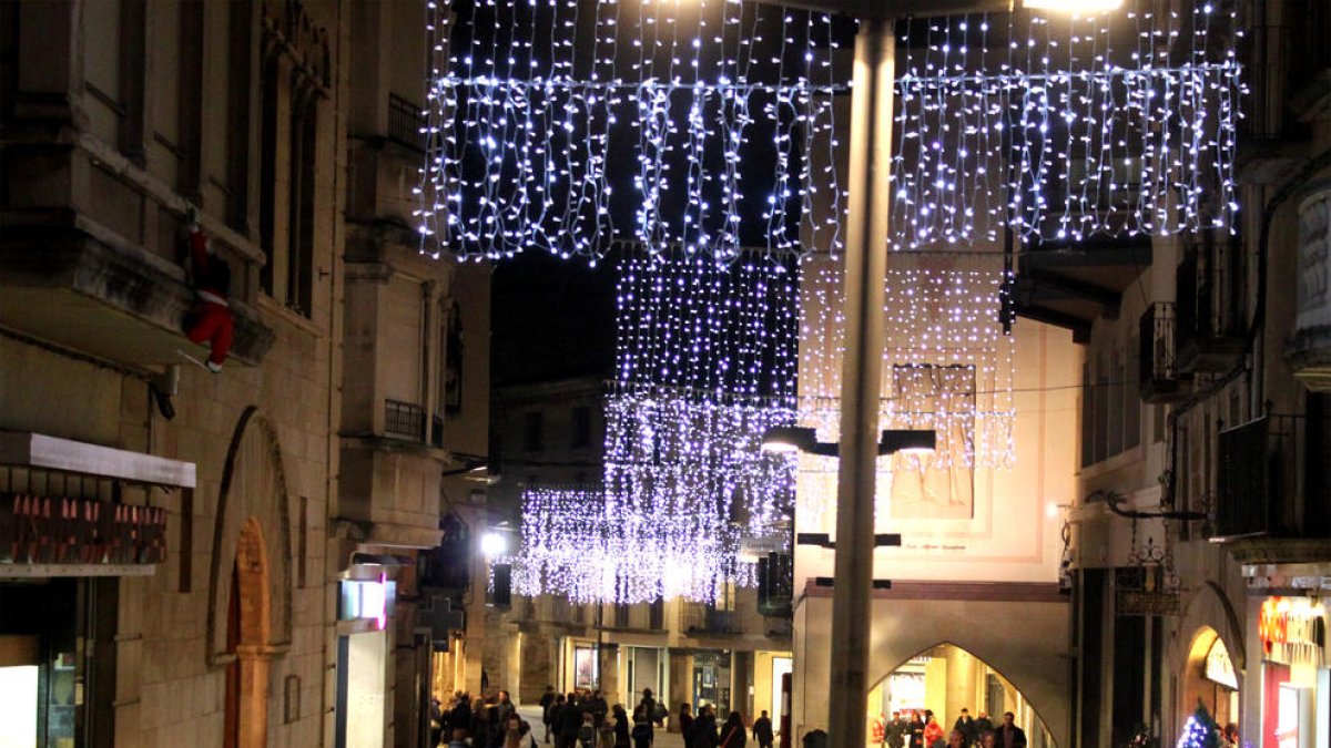 Tàrrega abre la iluminación navideña, repartida en ocho calles y plazas