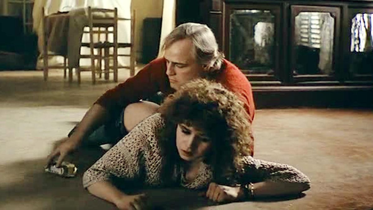 Fotograma de la polémica escena del film en la que Marlon Brando sodomiza a Maria Schneider.