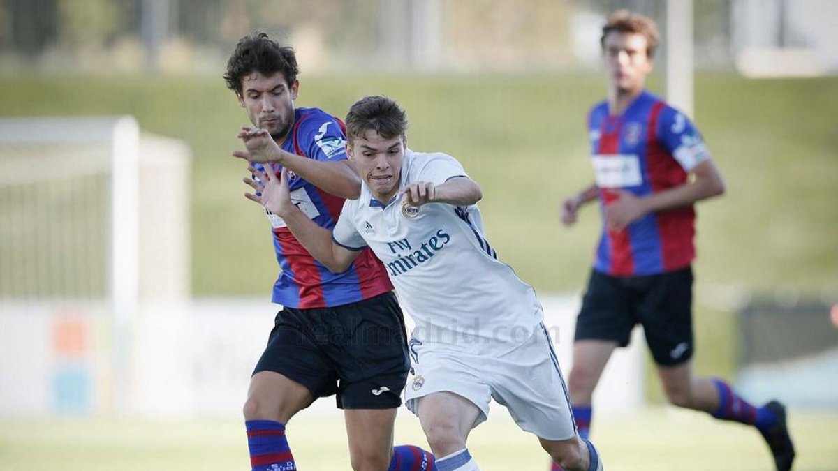 Aleix Febas, el pasado viernes frente a la entrada de las instalaciones del EFAC Almacelles.