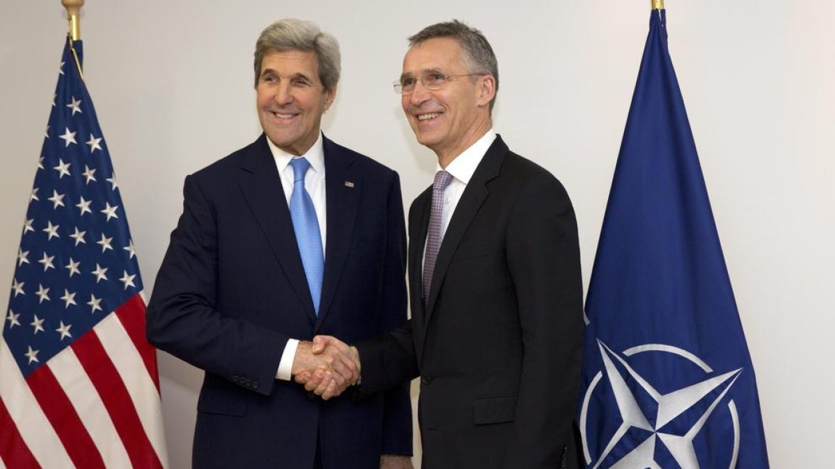 John Kerry, amb el secretari general de l’OTAN, Jens Stoltenberg.