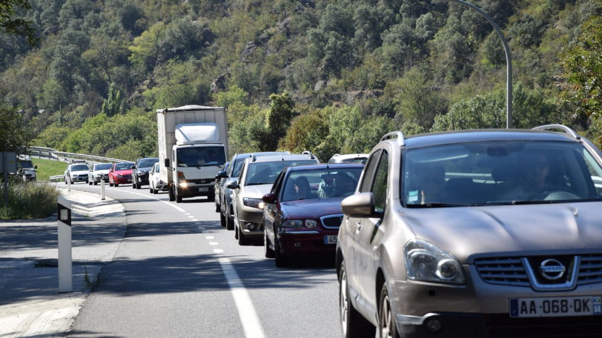 Las colas registradas ayer para entrar en Andorra.