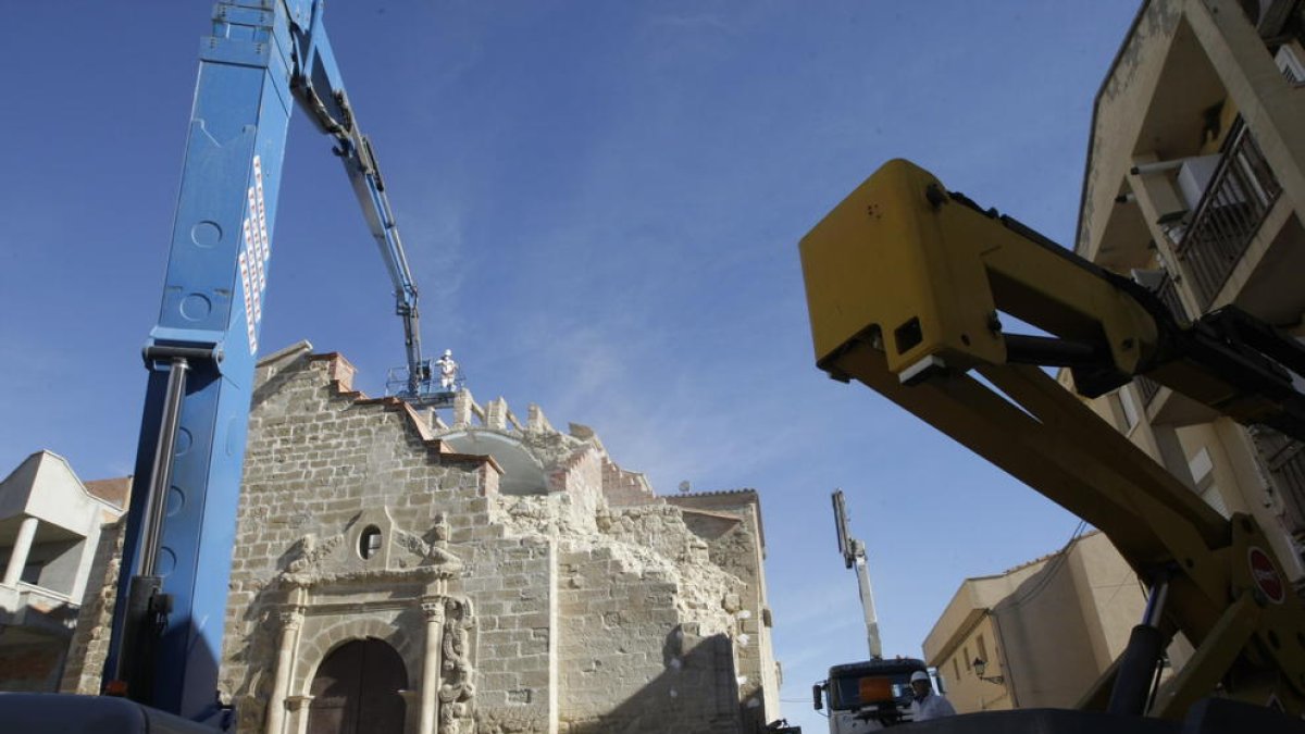 Imatge d’arxiu de l’església de Rosselló després de l’esfondrament.