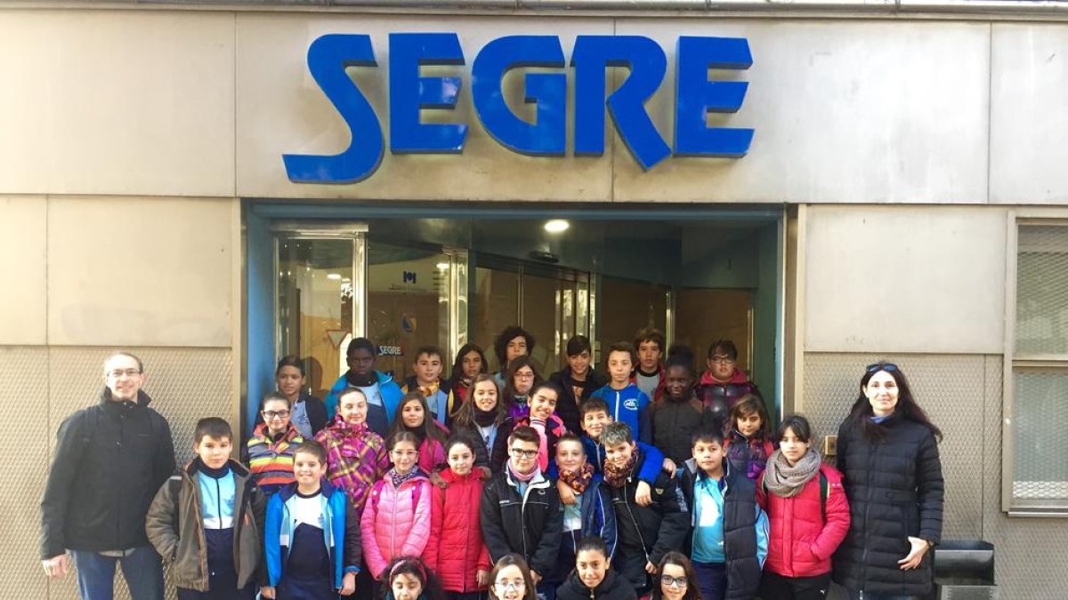 Davant les instal·lacions de SEGRE