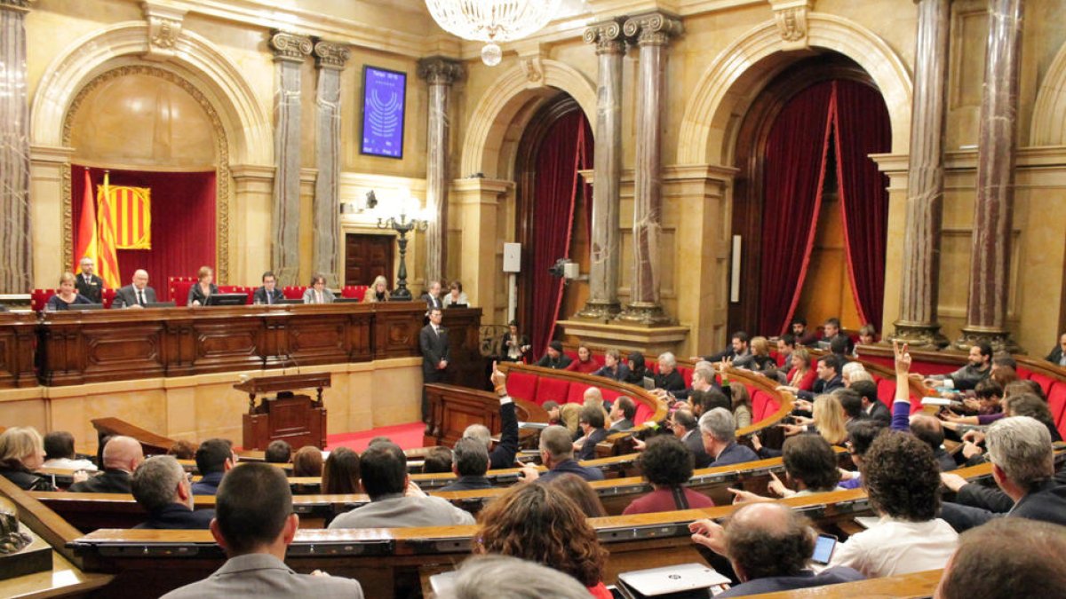 El pleno del Parlament de ayer.
