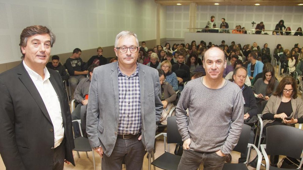 Sesión inaugural del curso, a cargo del ilustrador Isidro Ferrer.