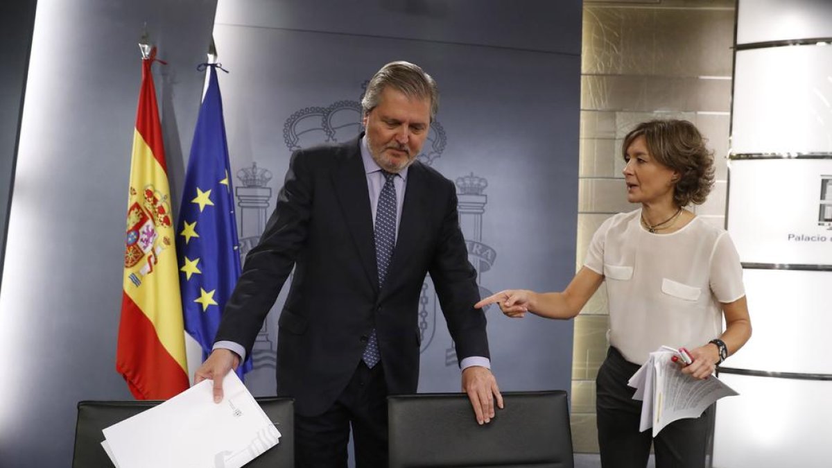 La ministra de Agricultura y el portavoz del Gobierno central ayer.