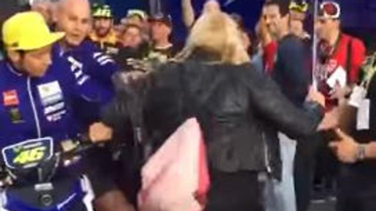 Vídeo: A Rossi se li'n va l'olla de nou