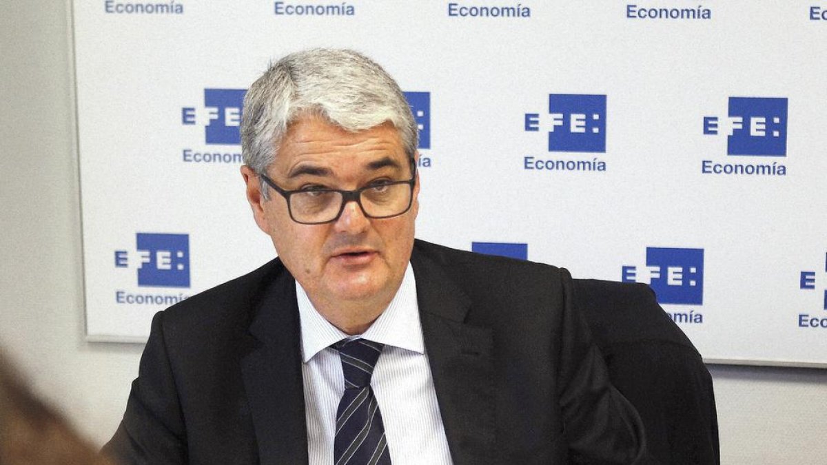 El subdirector general d’Asepeyo, Ricardo Alfaro, durant unes declaracions a Efe.