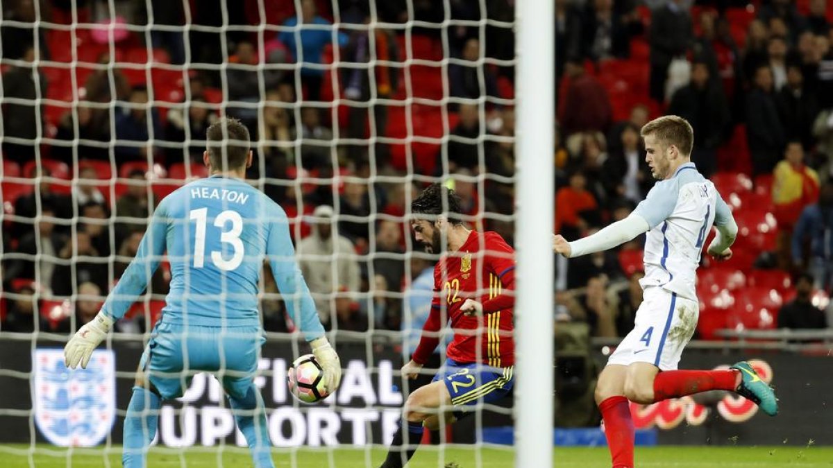 Isco va aconseguir amb aquest xut l’empat davant d’Anglaterra, ja en el descompte, i va evitar així la primera derrota de l’era Lopetegui.