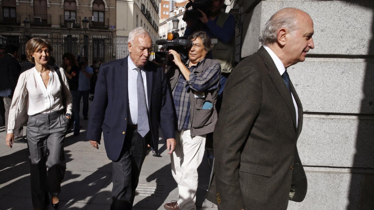 García Tejerina, García Margallo y Fernández Díaz, entran en el Congreso.