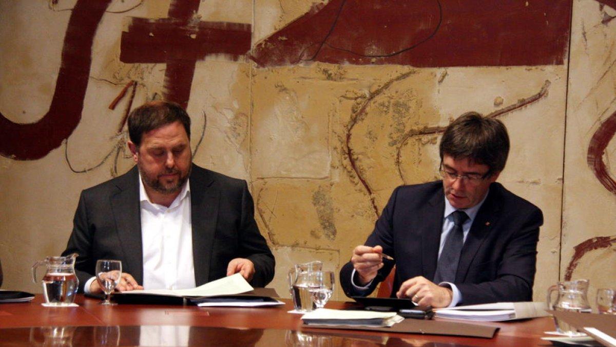 Junqueras y Puigdemont ayer en la reunión del Consell Executiu.