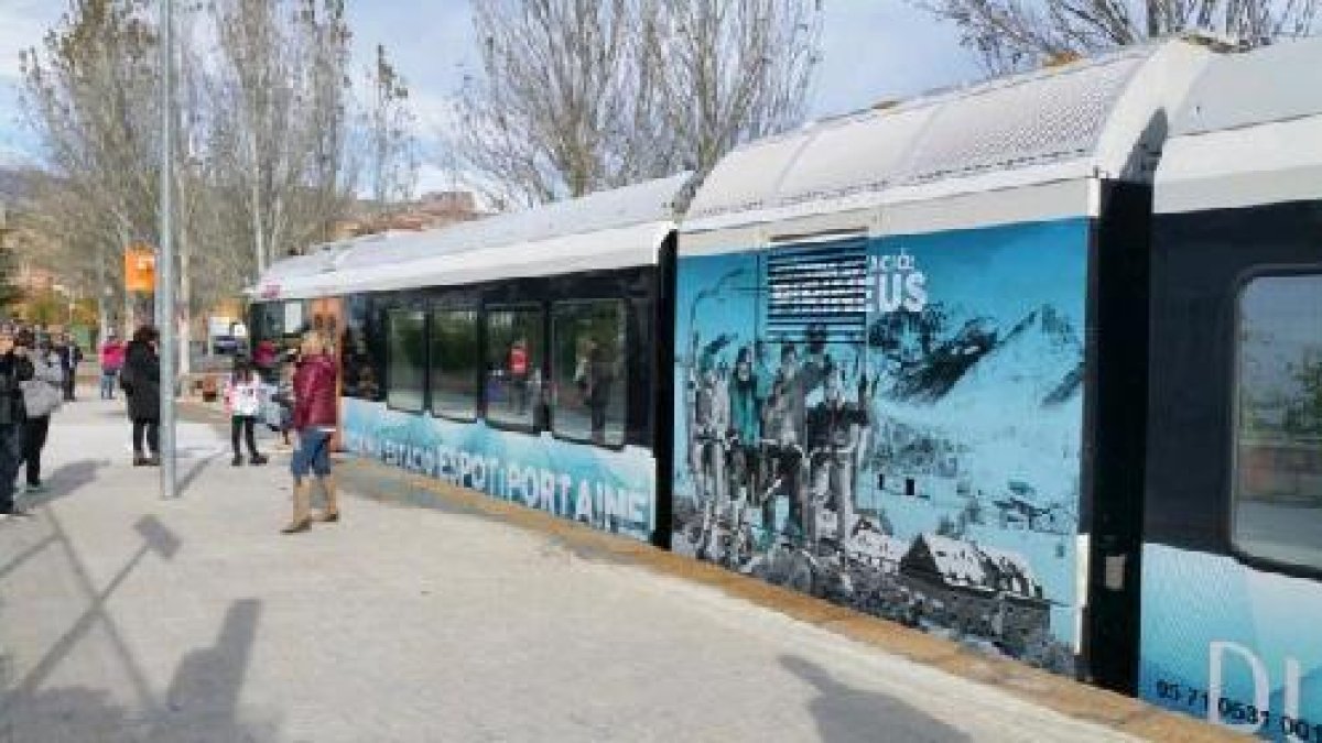 El tren de La Pobla promociona Port Ainé y Espot.