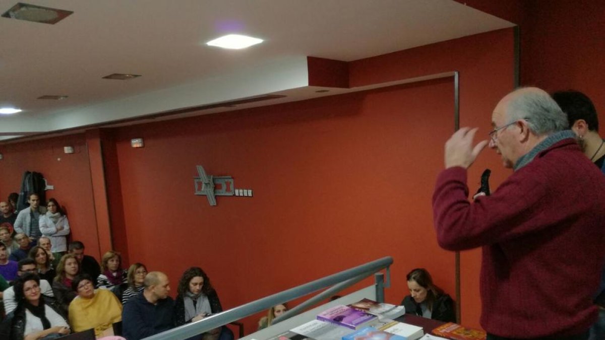 Josep Pàmies, ahir durant la xarrada a San Fernando de Henares.