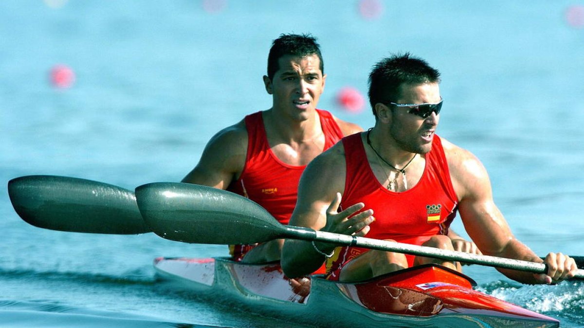 Damià Vindel, en segundo plano, en los Juegos de Atenas 2004.