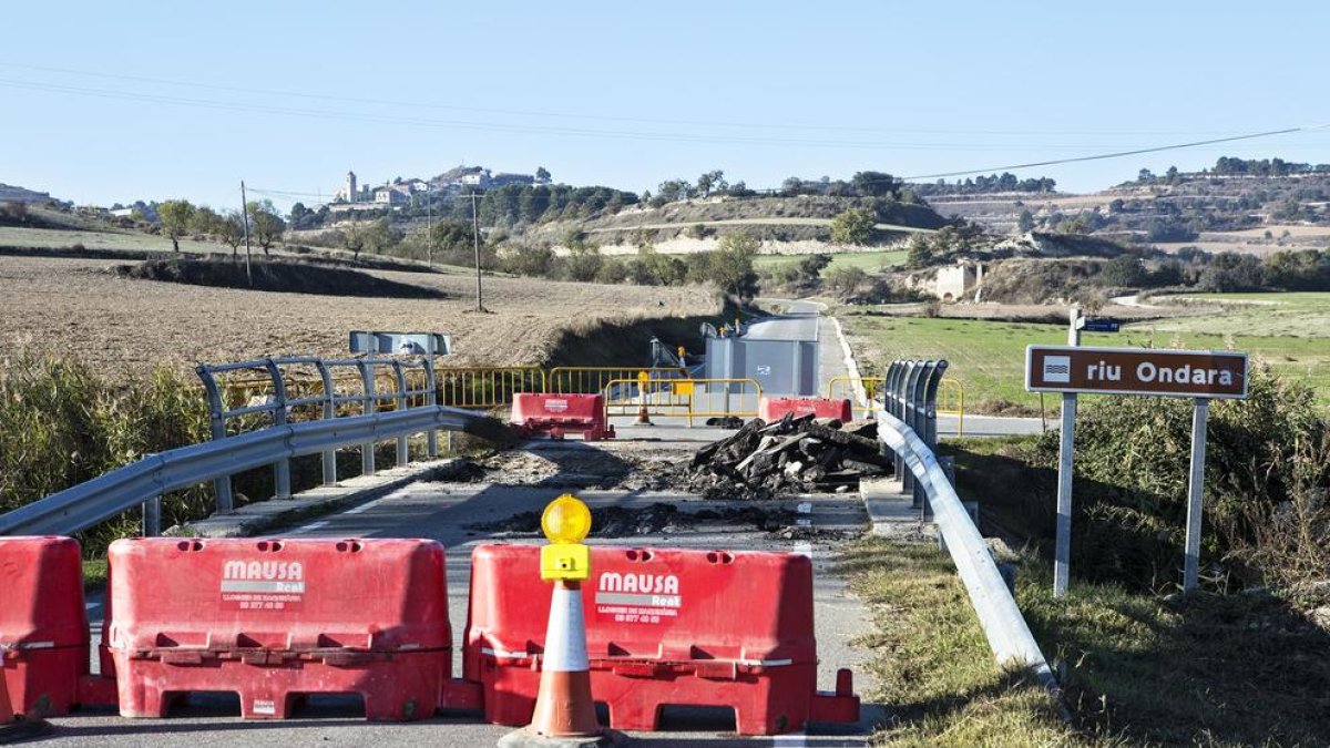 El puente sobre el Ondara está en la L-203 en Vilanova.