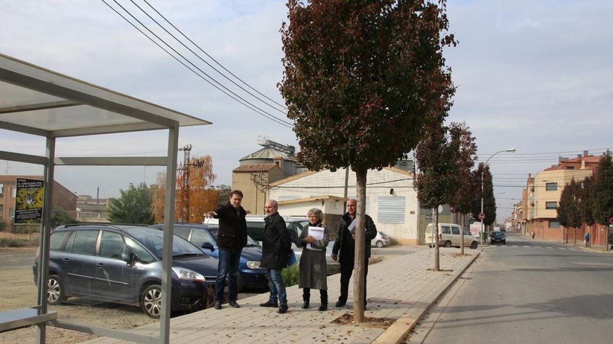 L’alcalde i tècnics de Territori estudiaven ahir la zona.