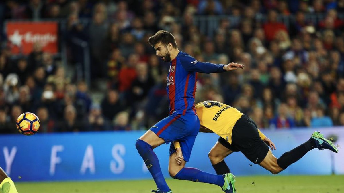 Gerard Piqué, que jugó los últimos minutos como delantero, tuvo las mejores oportunidades para el Barça e incluso le anularon un gol legal.