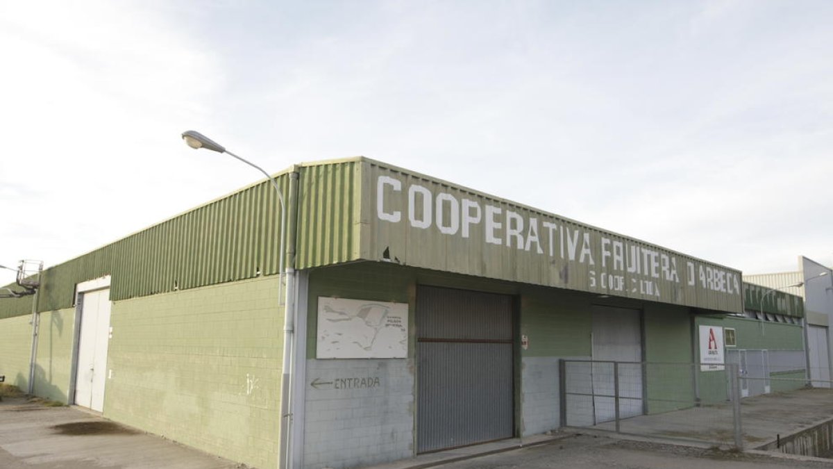 Imatge d'ahir de l'exterior de les instal·lacions de la cooperativa d'Arbeca.