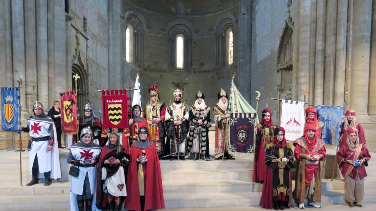 Relleu de capitanies a les comparses de la Festa de Moros i Cristians