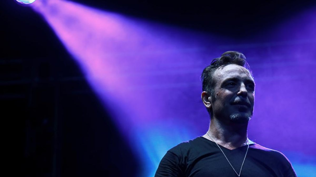 Jordi Sánchez, cantante de OBK, en el concierto grabado en México.