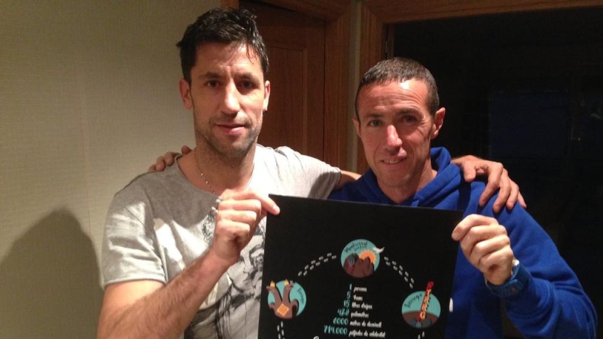 Raül Arenas, con el futbolista de Tàrrega Joan Capdevila.