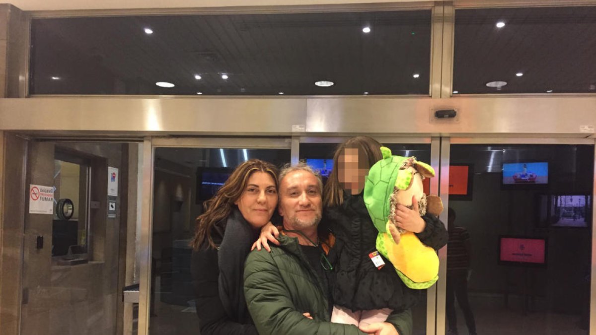 El jutge envia a la presó el pare de Nadia i li treu la seua custòdia a la mare