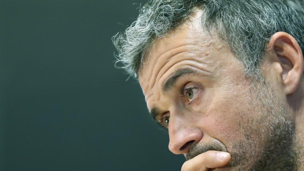 Luis Enrique, con gesto serio, durante su comparecencia de ayer ante los medios de comunicación.