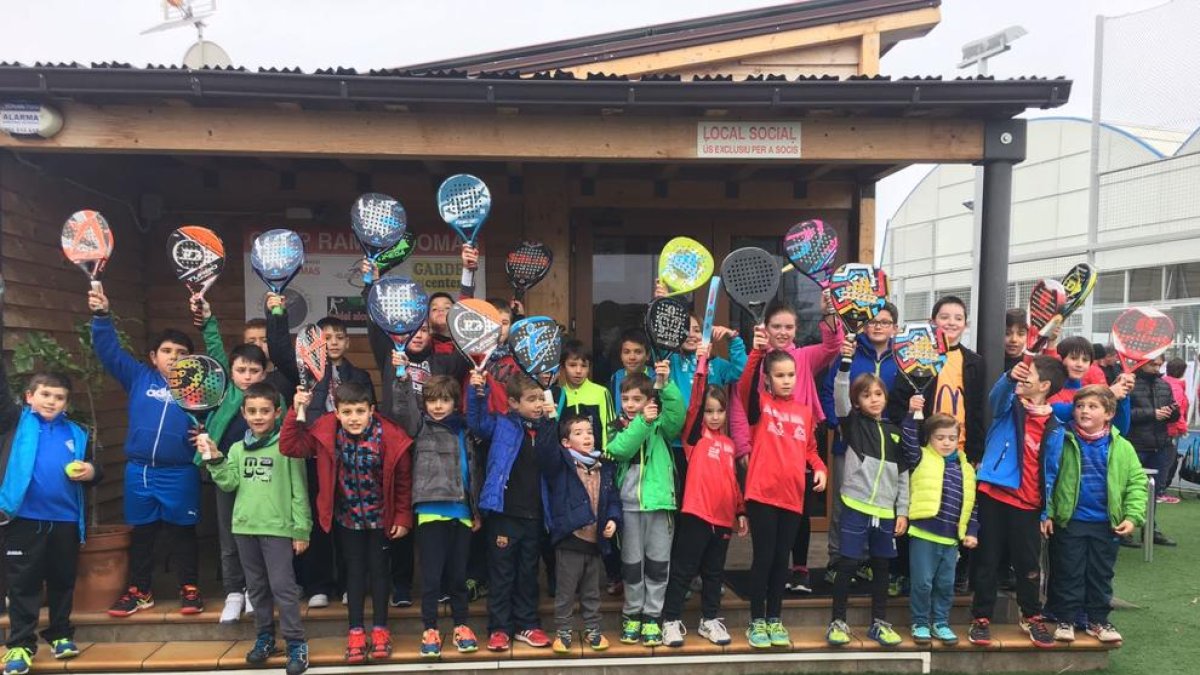 Cerca de 80 niños en el Padelmenors.cat de Alcarràs