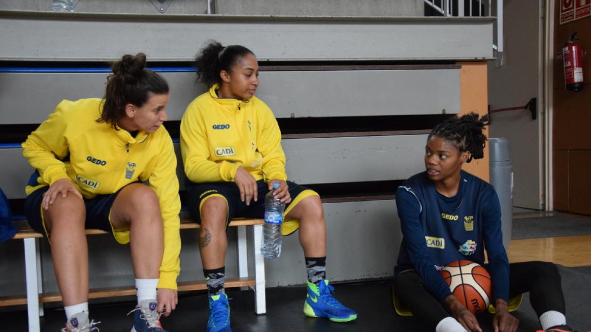 Warthen, al centre de la imatge, i Williams, a la dreta, durant un entrenament.