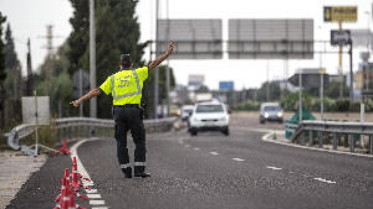 El 71% de conductors reconeix parlar per telèfon mentre condueix
